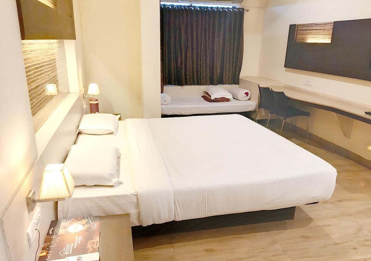 Hotel Adarsha Palace Belgaum Bagian luar foto