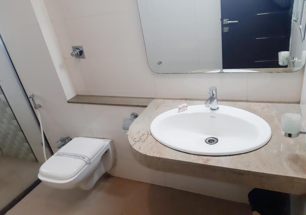 Hotel Adarsha Palace Belgaum Bagian luar foto