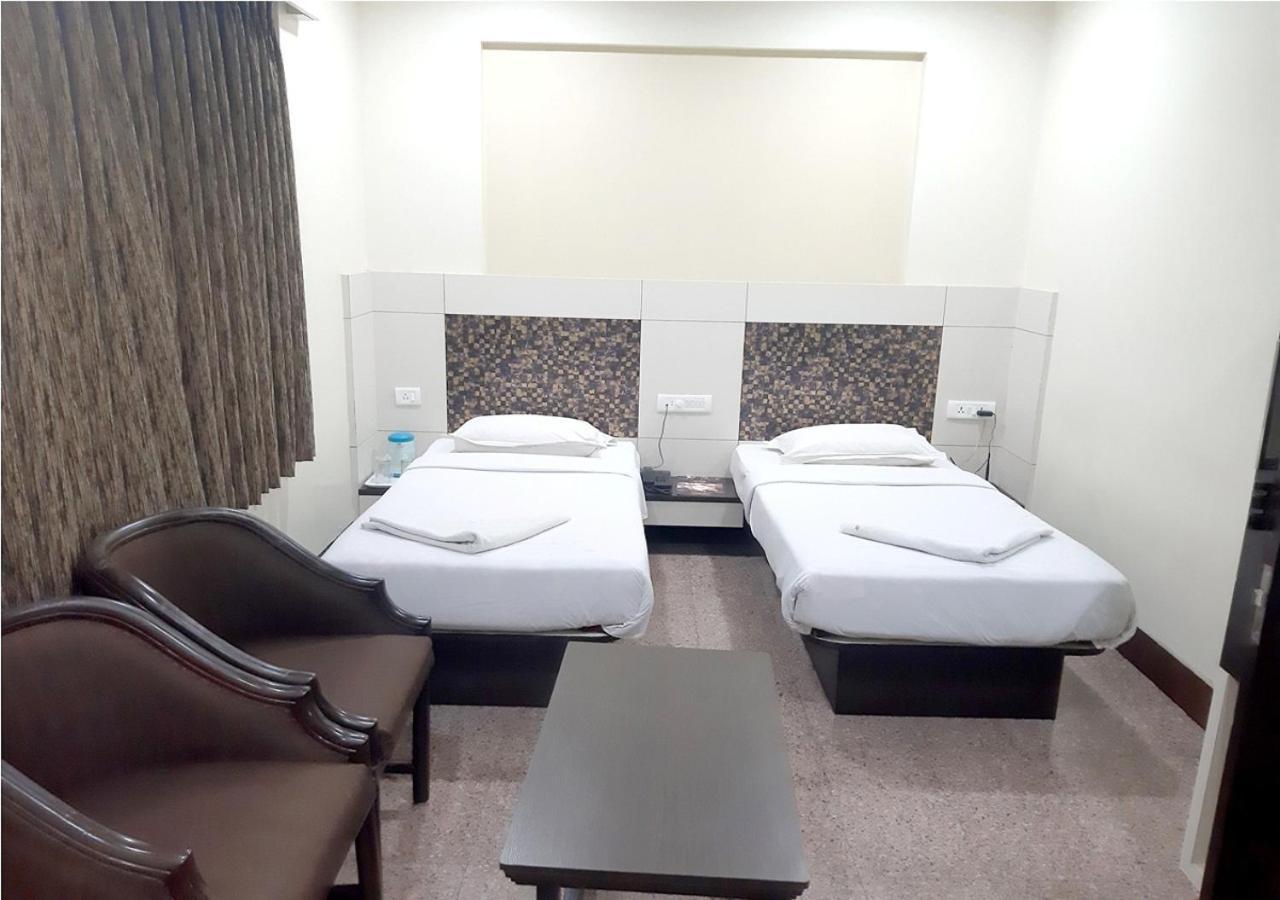 Hotel Adarsha Palace Belgaum Bagian luar foto